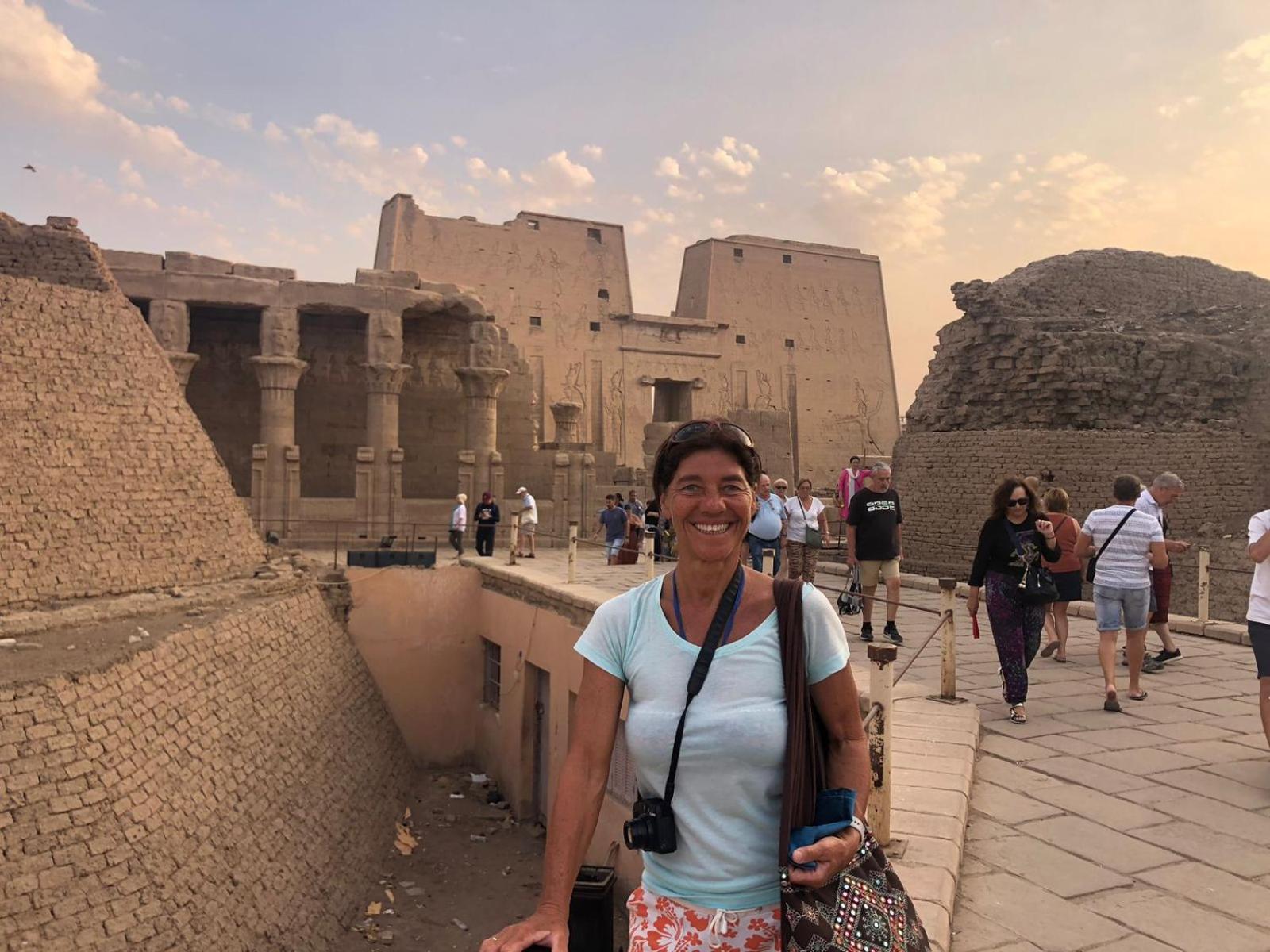 Five Star Nile Cruise From Aswan To Luxor Hotel Bagian luar foto