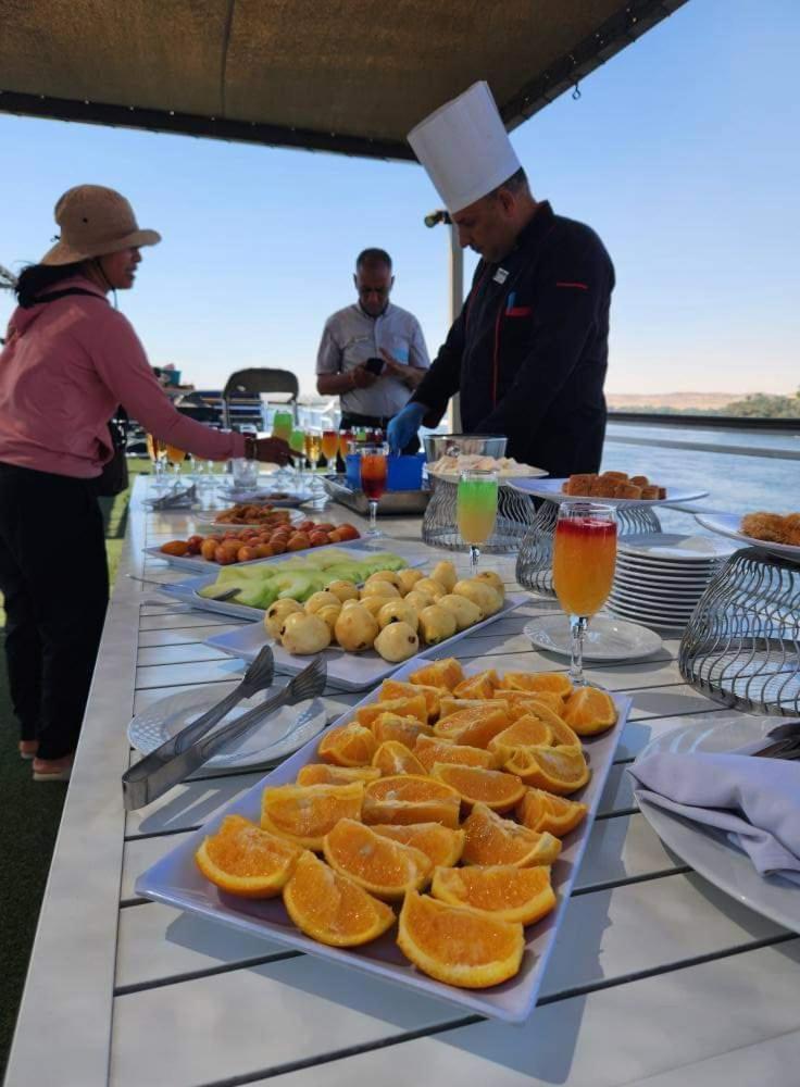 Five Star Nile Cruise From Aswan To Luxor Hotel Bagian luar foto